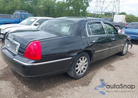 2010 Lincoln Town Car Signature Limited from USA, damaged, VIN 2LNBL8CVXAX619130